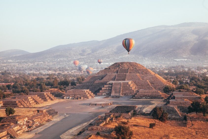 Ballonfahrt über den Ruinen von Teotihuacan