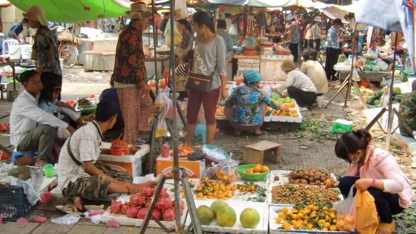 Russischer Markt in den Strassen Phnom Penhs
