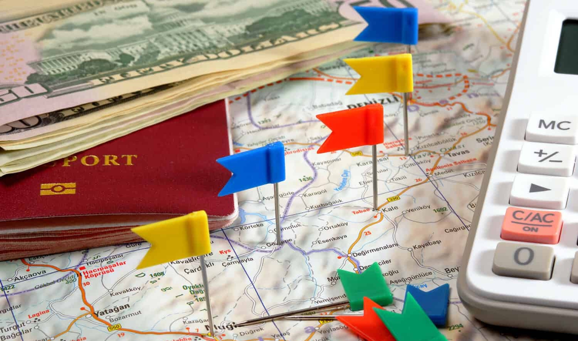 Mit diesen Tipps reist Du günstiger Günstig reisen - Diese 16 Tipps helfen Dir, Deine Reise zu verlängern