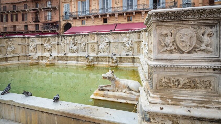 Der Fonte Gaia auf dem Piazza del Campo